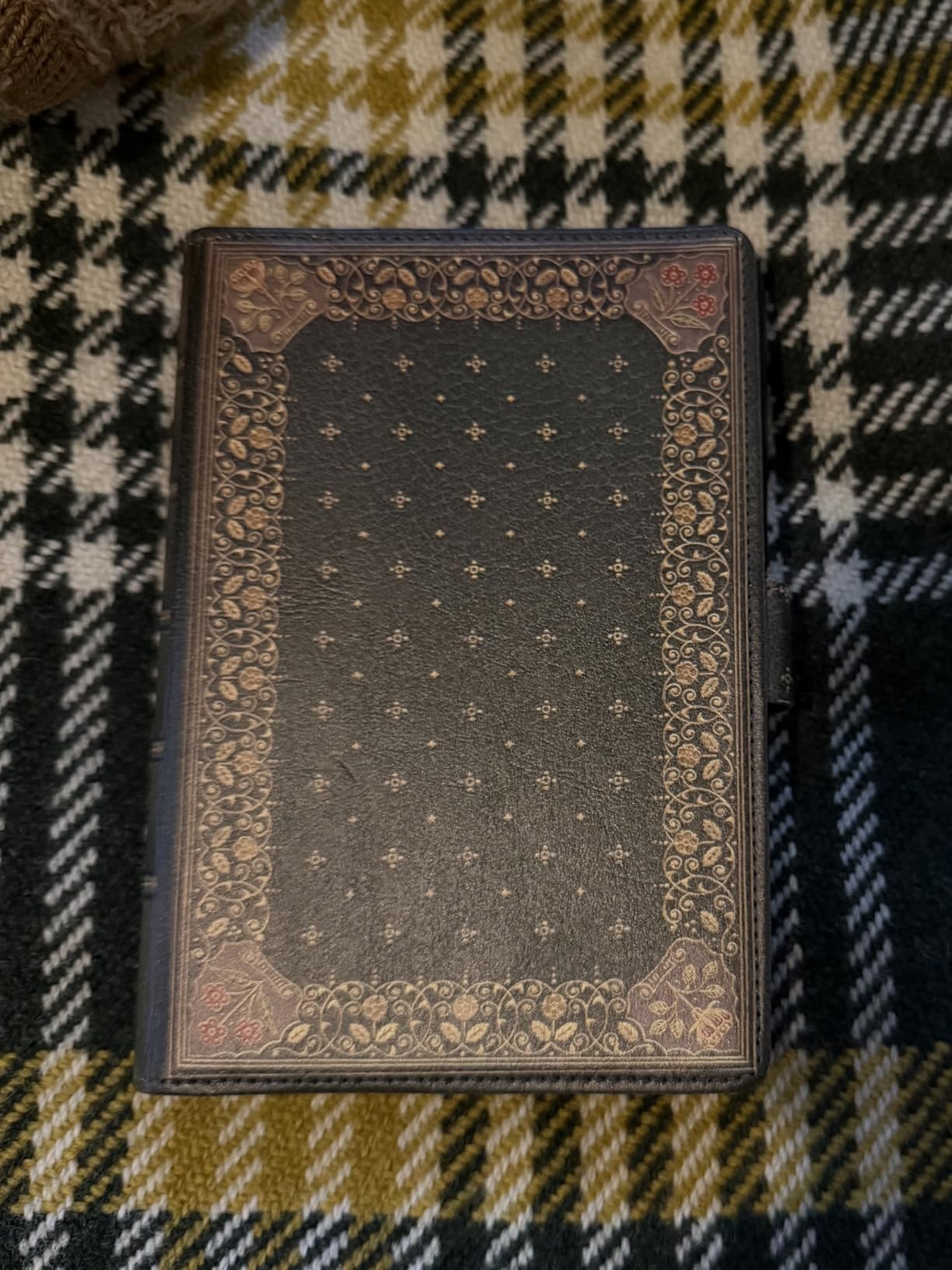 The Cover That Turns Your Ereader Into A Classic Book